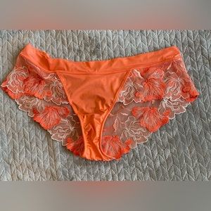 Wacoal — Lingerie Size US 6-M